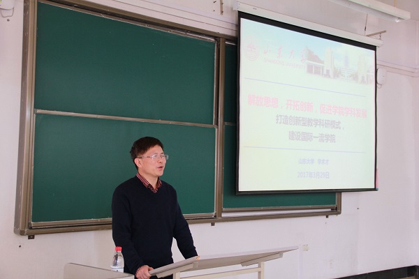 李校长特写.jpg