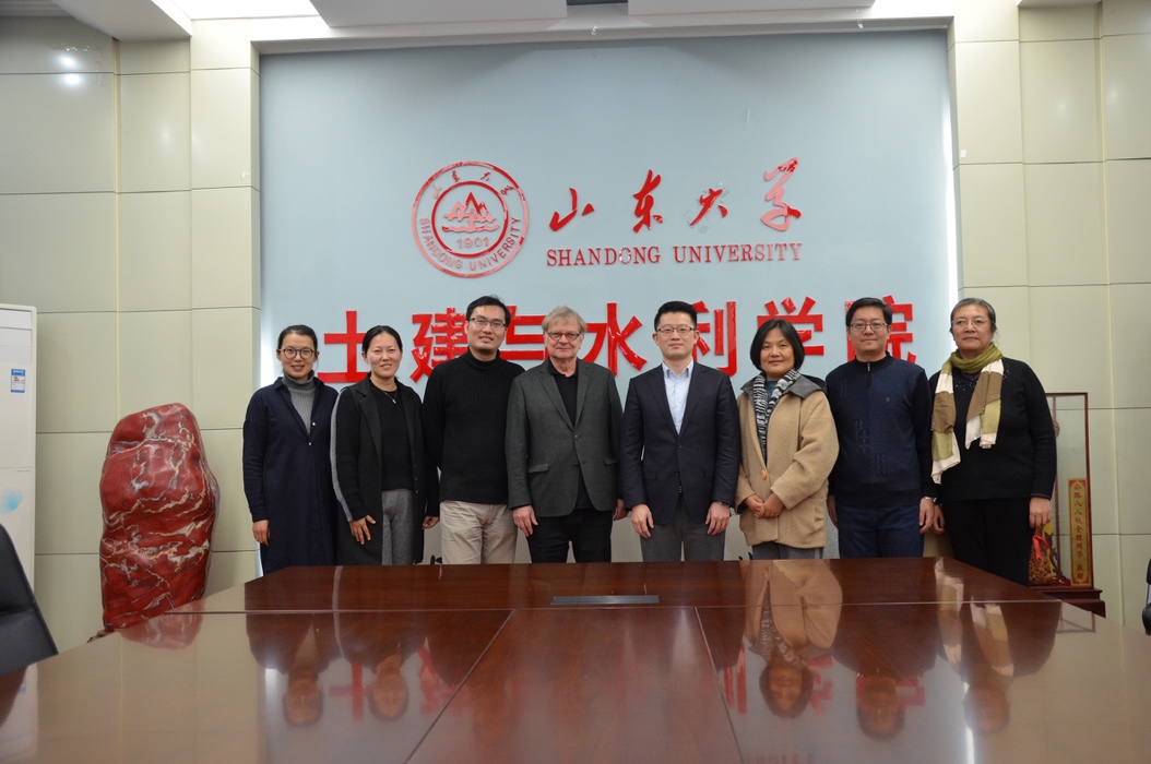 图片/图片%20final/7-学院座谈.JPG